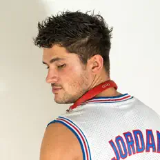 Dengarkan Jordan Davies, tonton video musik, baca bio, lihat tanggal tur & lainnya!