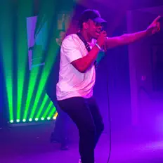 聆聽 JayyDiorr、觀看音樂影片、閱讀小傳、查看巡演日期等！