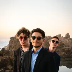 Hey Imagine सुनें, म्यूज़िक वीडियो देखें, बायो पढ़ें, दौरे की तारीखें और बहुत कुछ देखें!