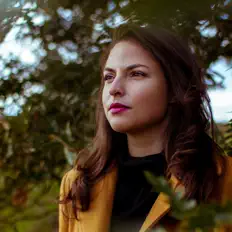 收听 Danni Nicholls、观看音乐视频、阅读小传、查看巡演日期等 ！