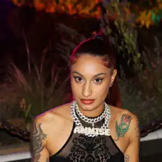 Dengarkan Annise, tonton video musik, baca bio, lihat tanggal tur & lainnya!