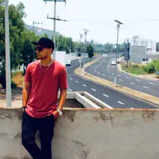 聆聽 Luis Xander、觀看音樂影片、閱讀小傳、查看巡演日期等！