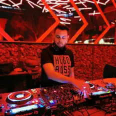 Escucha a Oliveer Alvarado, mira vídeos musicales, lee la biografía, consulta fechas de giras y mucho más.