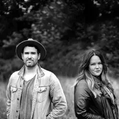 Leo and Meagan Floresを聴いたり、ミュージックビデオを鑑賞したり、経歴やツアー日程などを確認したりしましょう！