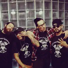 Dengarkan Four Finger Ring, tonton video musik, baca bio, lihat tanggal tur & lainnya!