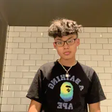 Yung Yem सुनें, म्यूज़िक वीडियो देखें, बायो पढ़ें, दौरे की तारीखें और बहुत कुछ देखें!