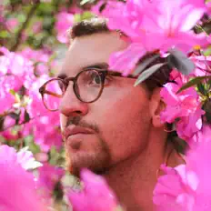 Aaron Cormierを聴いたり、ミュージックビデオを鑑賞したり、経歴やツアー日程などを確認したりしましょう！