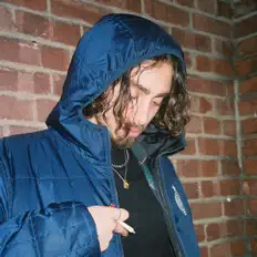 Luka을(를) 듣고, 뮤직 비디오를 보고, 약력을 읽고, 투어 일정 등을 확인하세요!