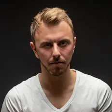聆聽 Adrew、觀看音樂影片、閱讀小傳、查看巡演日期等！