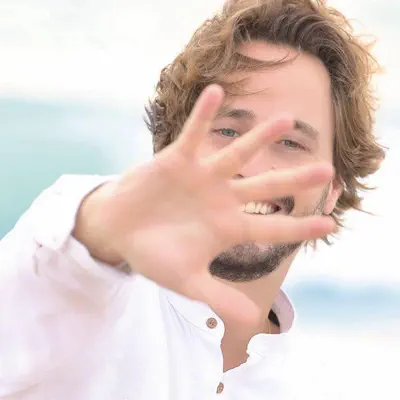 聆聽 Antonio Galera、觀看音樂影片、閱讀小傳、查看巡演日期等！