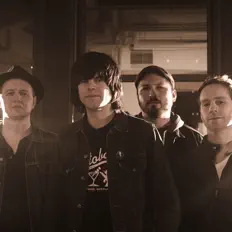 收听 AM Taxi、观看音乐视频、阅读小传、查看巡演日期等 ！
