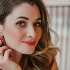 Кристина Корвин을(를) 듣고, 뮤직 비디오를 보고, 약력을 읽고, 투어 일정 등을 확인하세요!