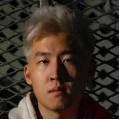 聆聽 J. Lim、觀看音樂影片、閱讀小傳、查看巡演日期等！