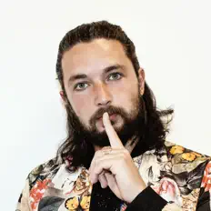 Escucha a Krazzi, mira videos musicales, lee su biografía, consulta las fechas de las gira y más.