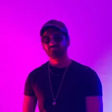 Shoolinを聴いたり、ミュージックビデオを鑑賞したり、経歴やツアー日程などを確認したりしましょう！