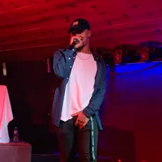 Écoutez Dom Q., regardez des vidéoclips, lisez la biographie, consultez les dates de tournée et plus encore !