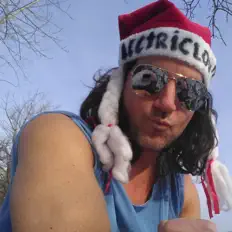 LectricLouを聴いたり、ミュージックビデオを鑑賞したり、経歴やツアー日程などを確認したりしましょう！