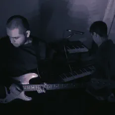 收听 Ojos Rotos、观看音乐视频、阅读小传、查看巡演日期等 ！