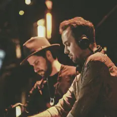 Listen to Derun, watch music videos, read bio, see tour dates & more!