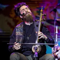 Escucha a Sina Alam, mira videos musicales, lee su biografía, consulta las fechas de las gira y más.