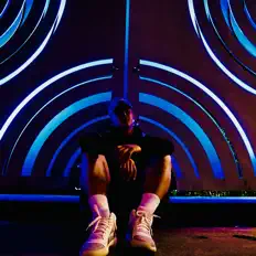 Écoutez Taehan, regardez des vidéoclips, lisez la biographie, consultez les dates de tournée et plus encore !