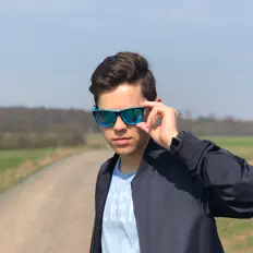 Arcane Davis dinle, müzik videolarını izle, biyografisini oku, tur tarihlerini ve daha fazlasını gör!