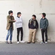 Hör dir biens an, schau dir Musikvideos an, lies die Biografie, finde Tourdaten und mehr!