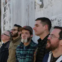 undefinedを聴いたり、ミュージックビデオを鑑賞したり、経歴やツアー日程などを確認したりしましょう！