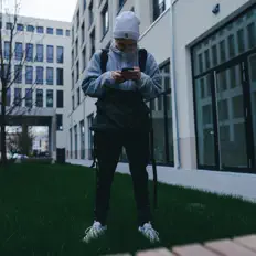 Vøskiを聴いたり、ミュージックビデオを鑑賞したり、経歴やツアー日程などを確認したりしましょう！