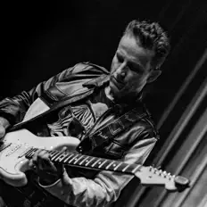 Poslechněte si interpreta Jack Troster, sledujte hudební videa, přečtěte si životopis, podívejte se na data turné a další informace.