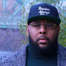 Hör dir Frank Vocals an, schau dir Musikvideos an, lies die Biografie, finde Tourdaten und mehr!