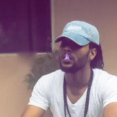 Listen to Darry Maggz, watch music videos, read bio, see tour dates & more!