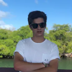 Semiを聴いたり、ミュージックビデオを鑑賞したり、経歴やツアー日程などを確認したりしましょう！