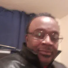 Écoutez Ralph Staples, regardez des vidéoclips, lisez la biographie, consultez les dates de tournée et plus encore !