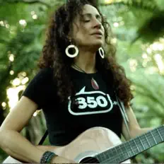 聆聽 Deborah Levoy、觀看音樂影片、閱讀小傳、查看巡演日期等！