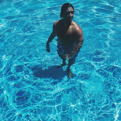 Electricblueswimmingpool - Single