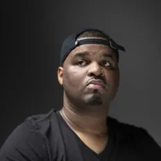 收听 Travis Williams、观看音乐视频、阅读小传、查看巡演日期等 ！