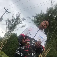 Posłuchaj wykonawcy J. Splash, obejrzyj teledyski, przeczytaj biografię, zobacz daty tras koncertowych i nie tylko!