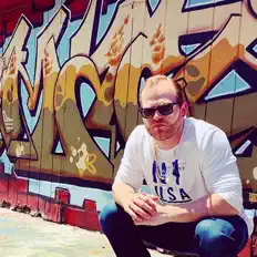 Ouve Krimzon, vê vídeos de música, lê a biografia, vê as datas da digressão e muito mais!