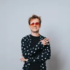 Jay's Covers을(를) 듣고, 뮤직 비디오를 보고, 약력을 읽고, 투어 일정 등을 확인하세요!