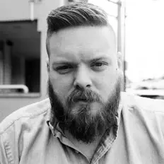K. Gautierを聴いたり、ミュージックビデオを鑑賞したり、経歴やツアー日程などを確認したりしましょう！