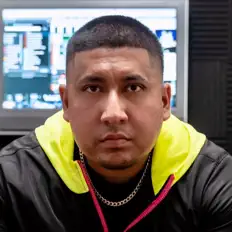 Dengarkan Jay Cruz, tonton video musik, baca bio, lihat tanggal tur & lainnya!