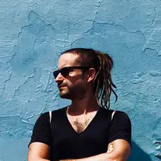 Hör dir Mtztgr an, schau dir Musikvideos an, lies die Biografie, finde Tourdaten und mehr!