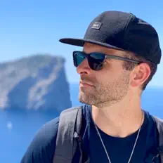 Greg Mayo सुनें, म्यूज़िक वीडियो देखें, बायो पढ़ें, दौरे की तारीखें और बहुत कुछ देखें!