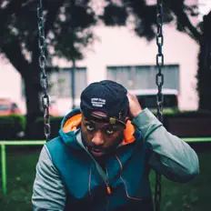 Brandinoを聴いたり、ミュージックビデオを鑑賞したり、経歴やツアー日程などを確認したりしましょう！