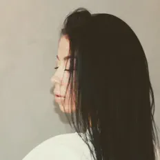 Lise Viktoria सुनें, म्यूज़िक वीडियो देखें, बायो पढ़ें, दौरे की तारीखें और बहुत कुछ देखें!