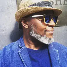 Poslechněte si interpreta Mark Spates Smith, sledujte hudební videa, přečtěte si životopis, podívejte se na data turné a další informace.