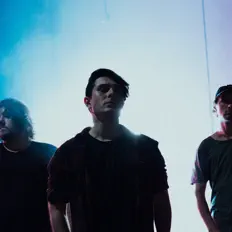 Dengarkan Isla Vera, tonton video musik, baca bio, lihat tanggal tur & lainnya!