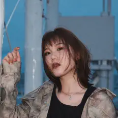 聆聽 日南乃、觀看音樂影片、閱讀小傳、查看巡演日期等！