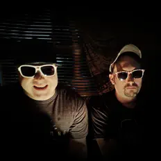 Phil & Mark सुनें, म्यूज़िक वीडियो देखें, बायो पढ़ें, दौरे की तारीखें और बहुत कुछ देखें!